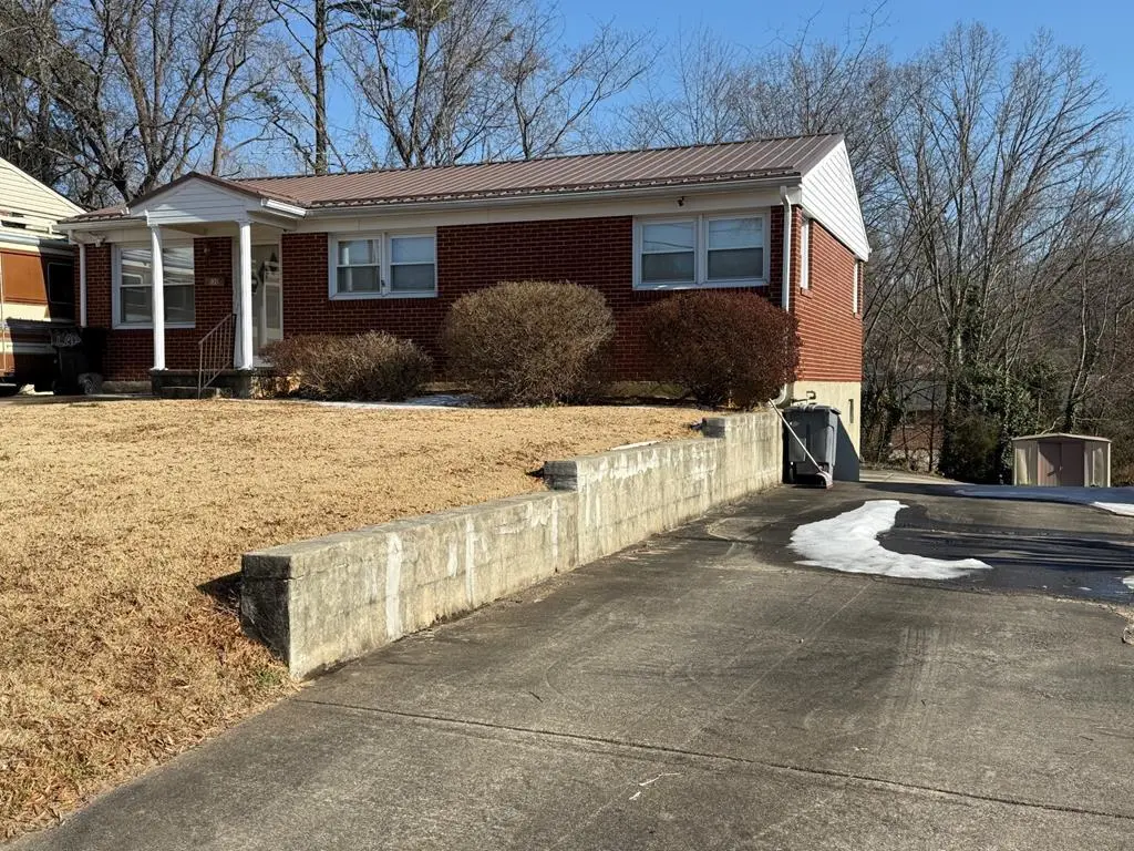 130 Greenwood Ln