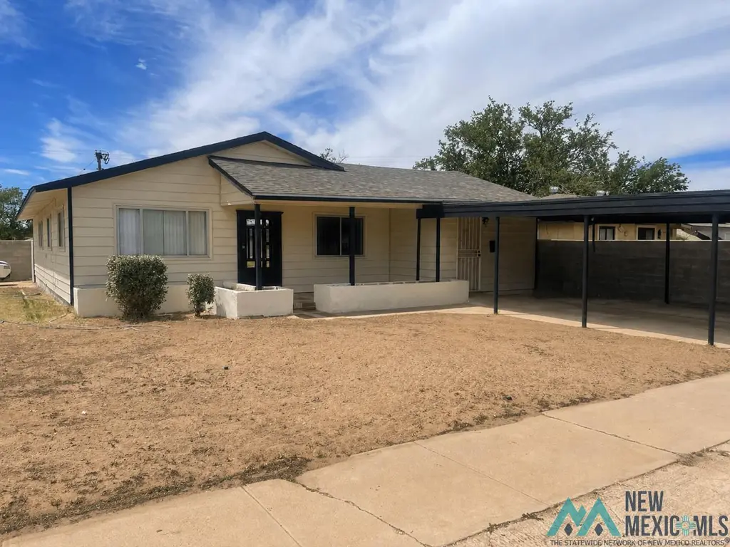 1101 N Llano Dr