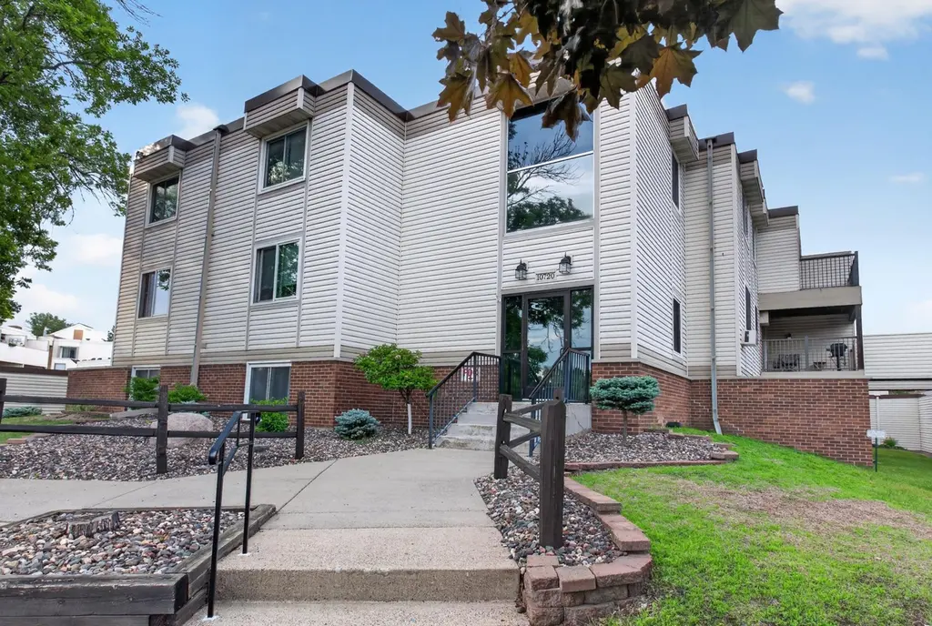 10720 Rockford Rd #205