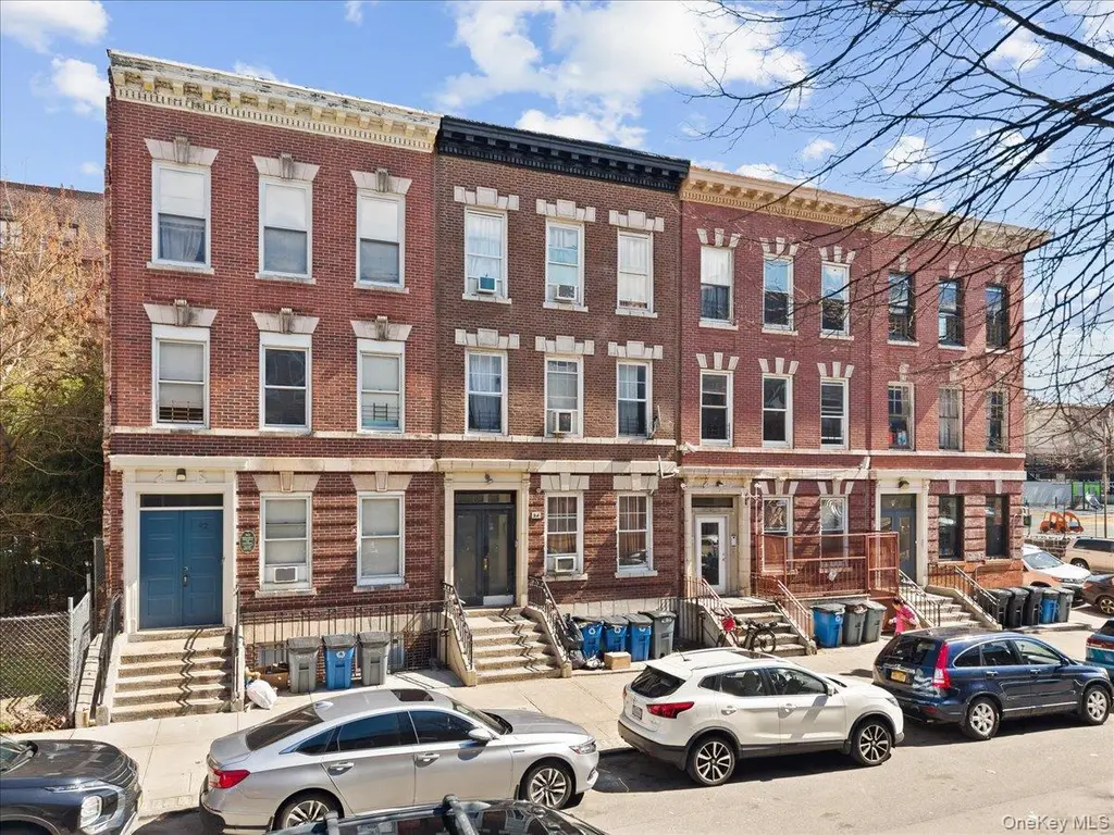94 Elliott Ave