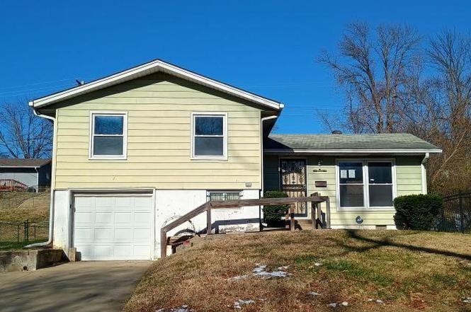 3912 E 47th Ter