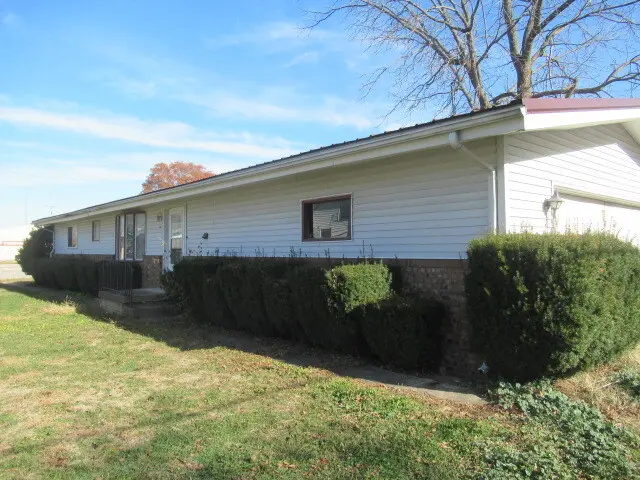 106 W Lincoln Ave