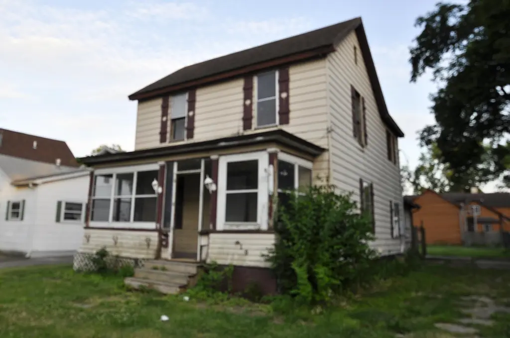 919 Webster St