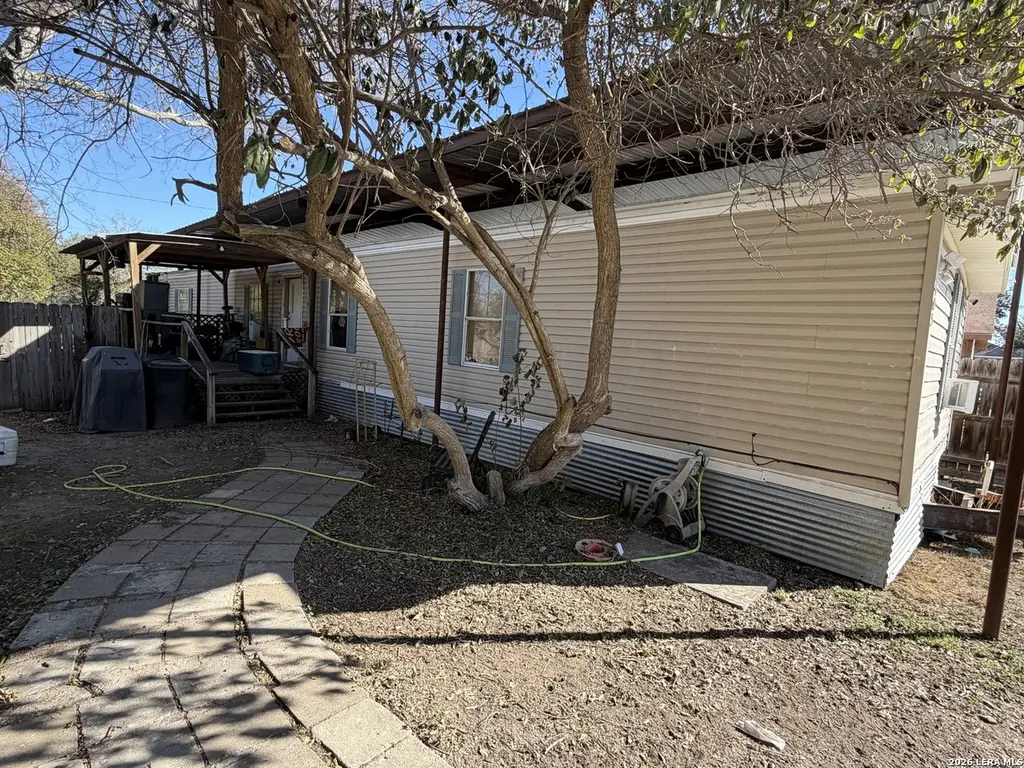 409 E Tullos
