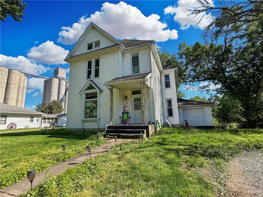 229 W Madison St