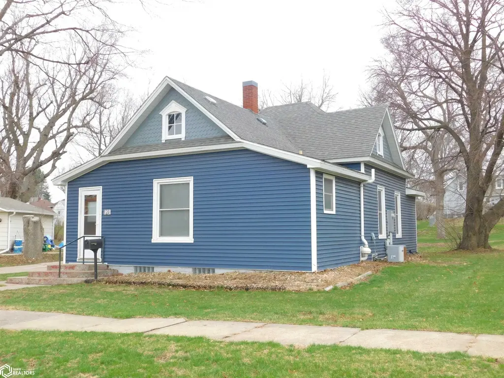 121 2nd St