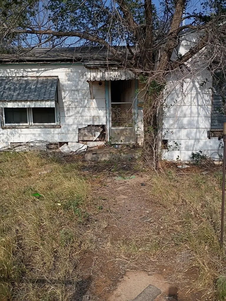 811 Bowie St