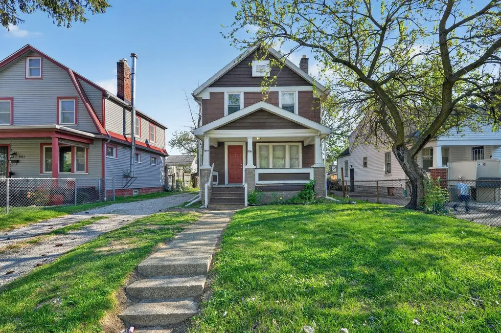 1607 Briarwood Ave