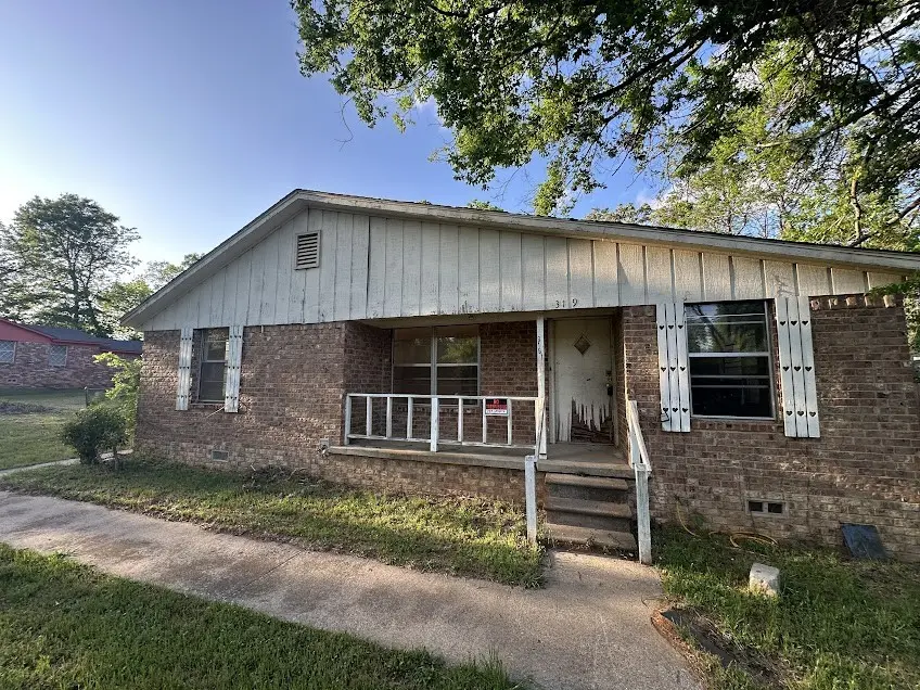 2319 Luther St