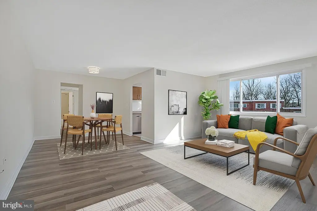 3823 Hamilton St Unit B-204