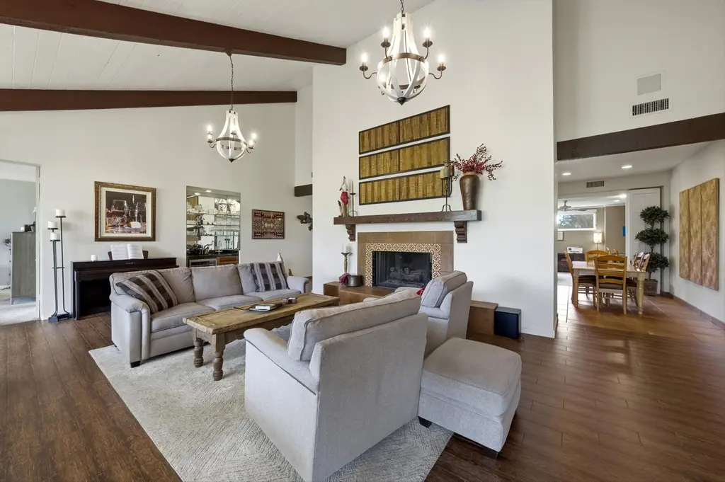 613 Desert West Dr