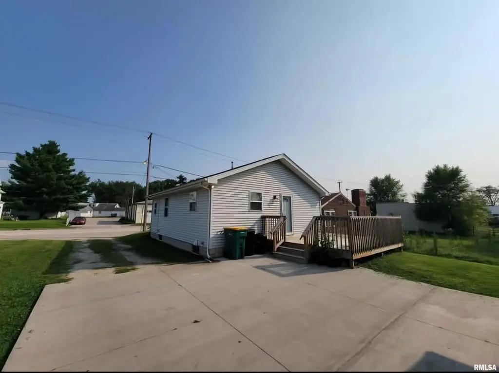 1517 Monmouth Blvd