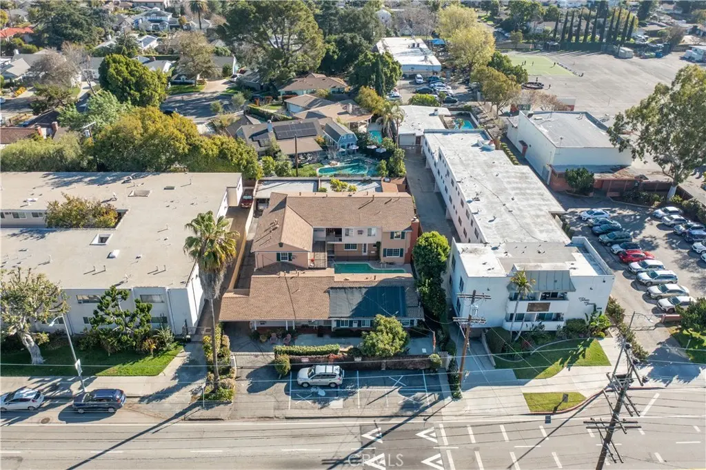 4918 Cahuenga