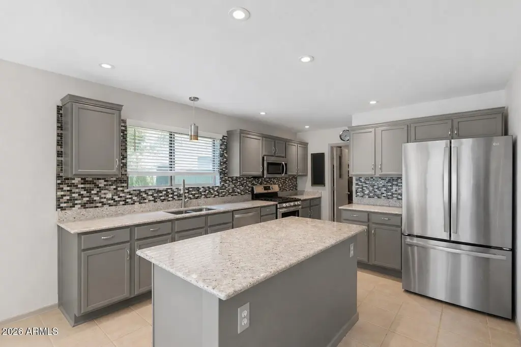 3207 W Molly Ln