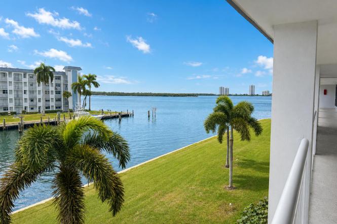 111 Shore Ct #302