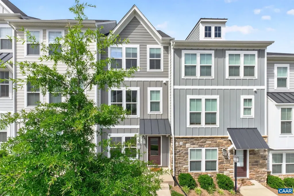 4144 Dauphin Dr