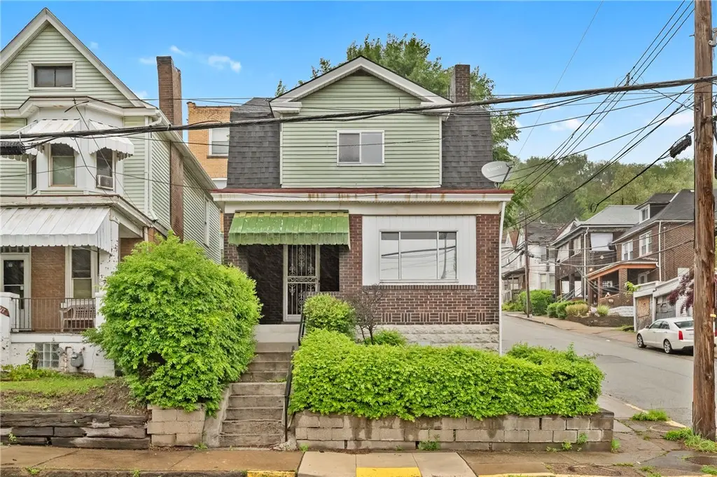 2419 Woodstock Ave