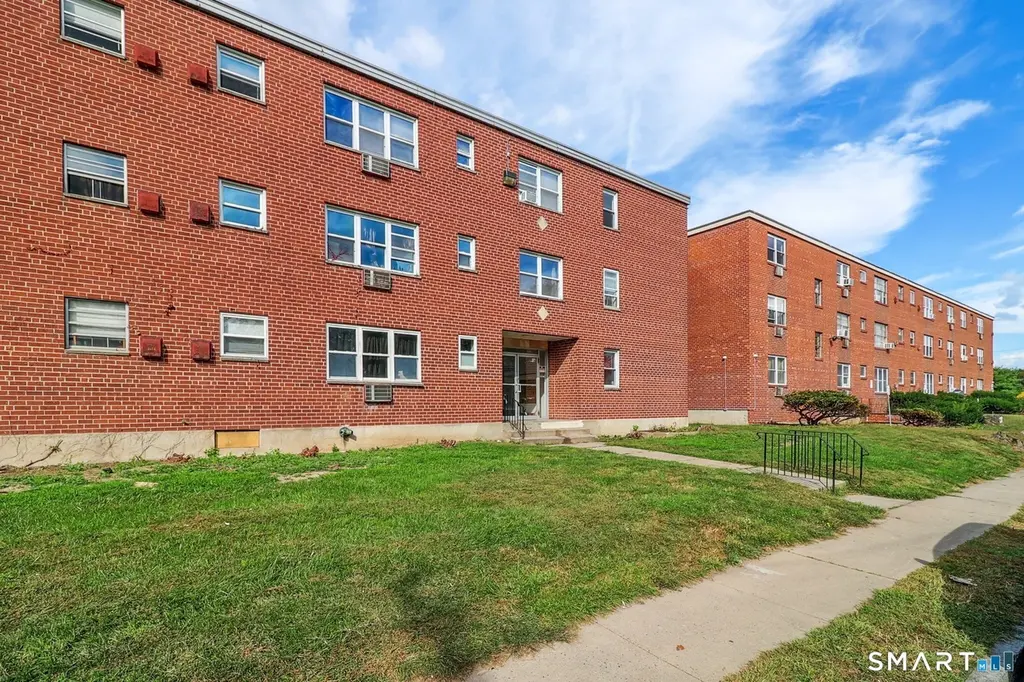 24 Merrill St Apt D1
