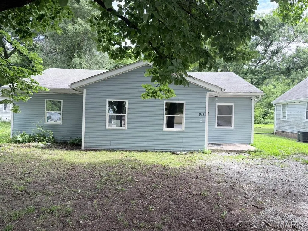 945 Howell Ave