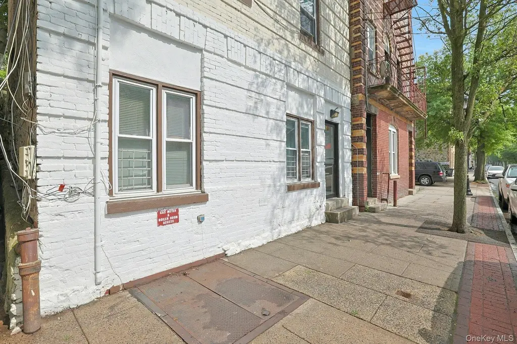 91 Ferris Ave