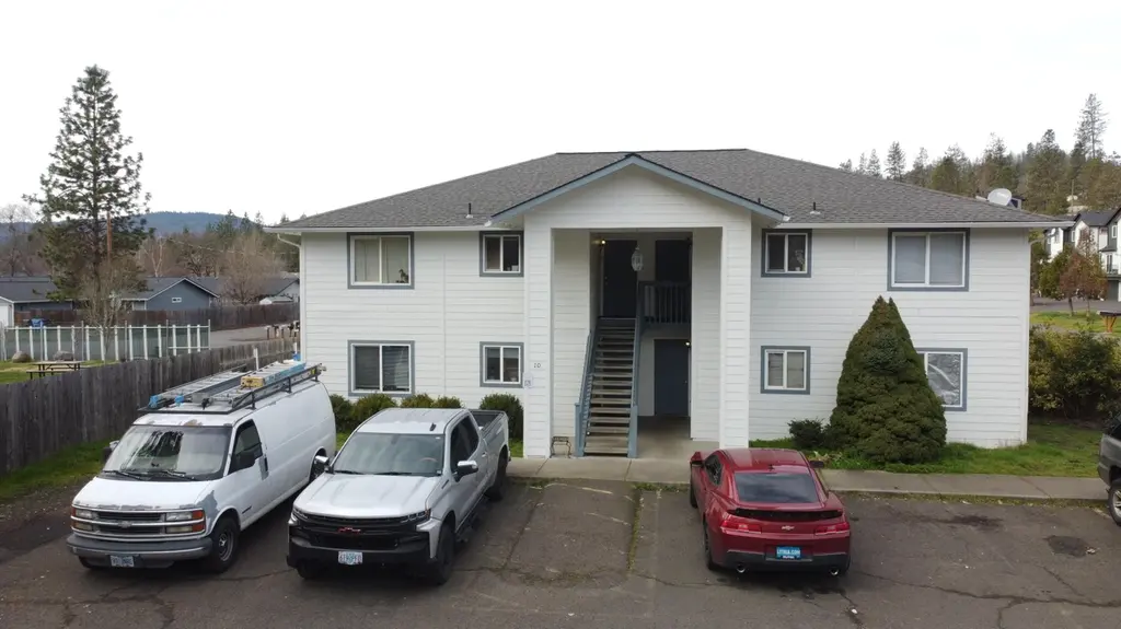 10 Dion Ct