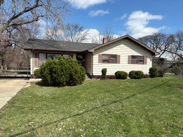1244 Center Ave