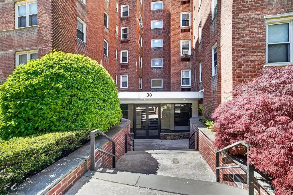30 E Hartsdale Ave Unit 2A