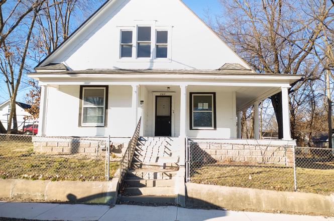 707 E Pool Rd