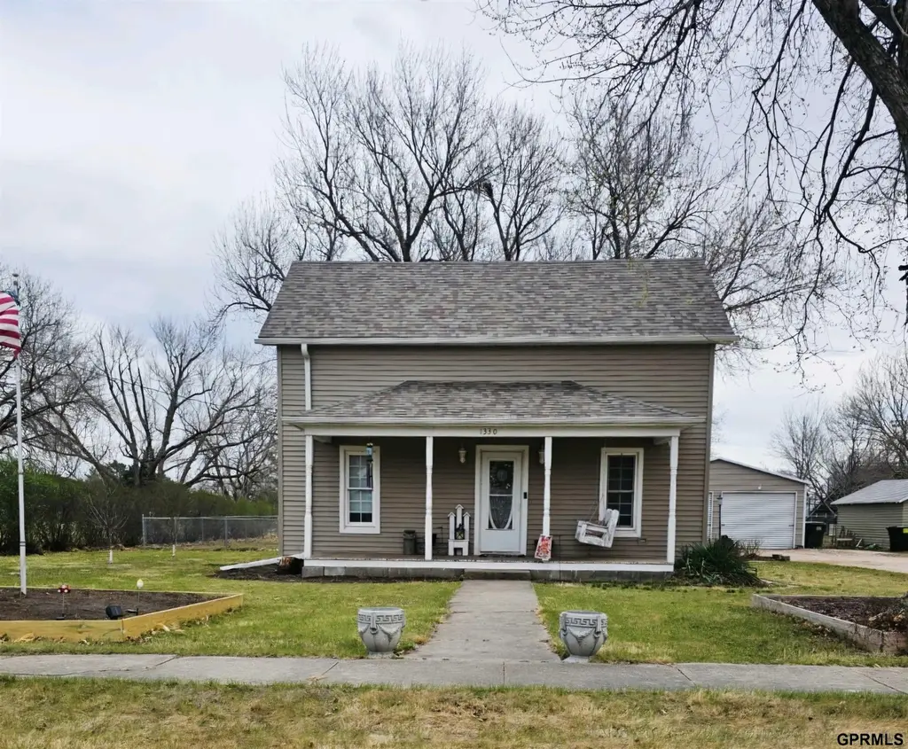 1330 N Main St