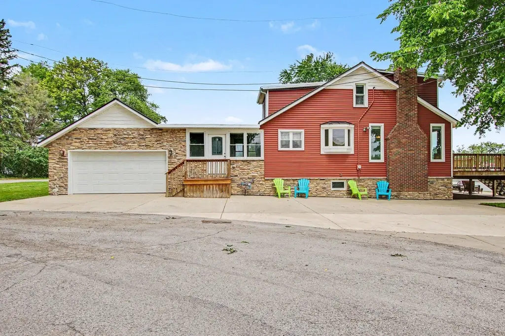 515 Lakeview Ct