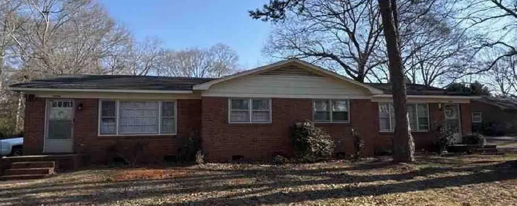 2052 Pineview Dr Unit ***