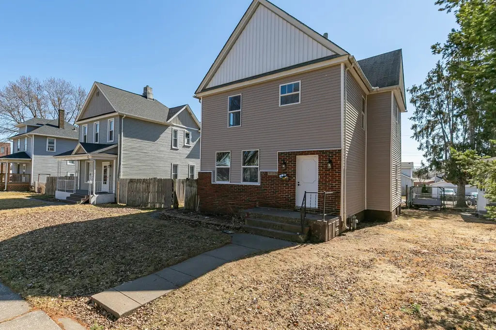 2015 W 5th St