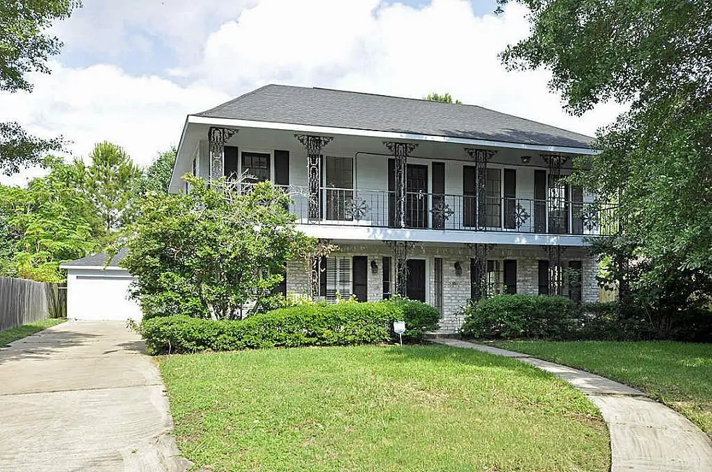 2211 Ashmont Ct