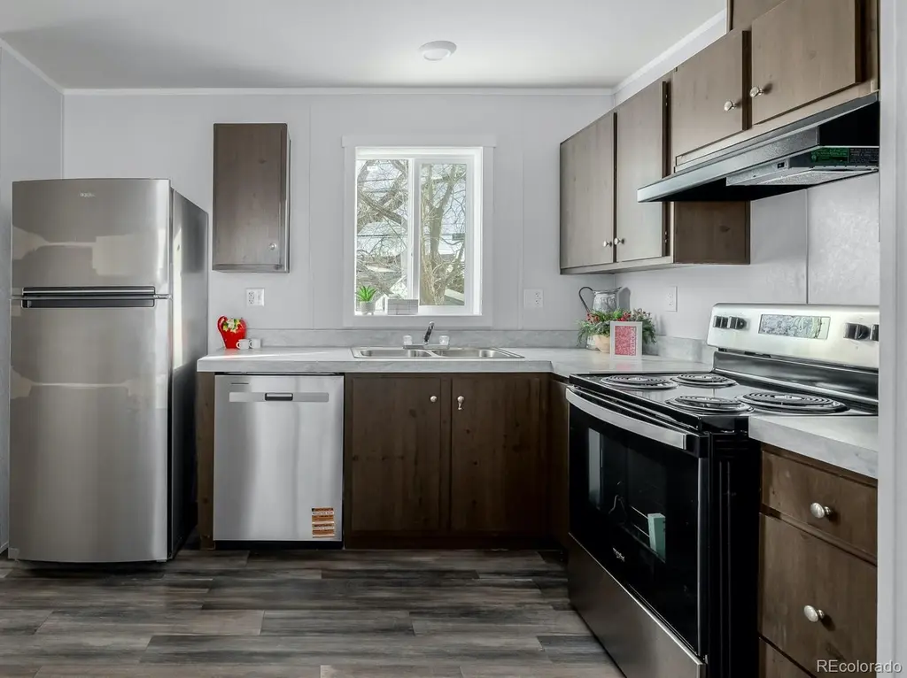 105 Longs Peak St