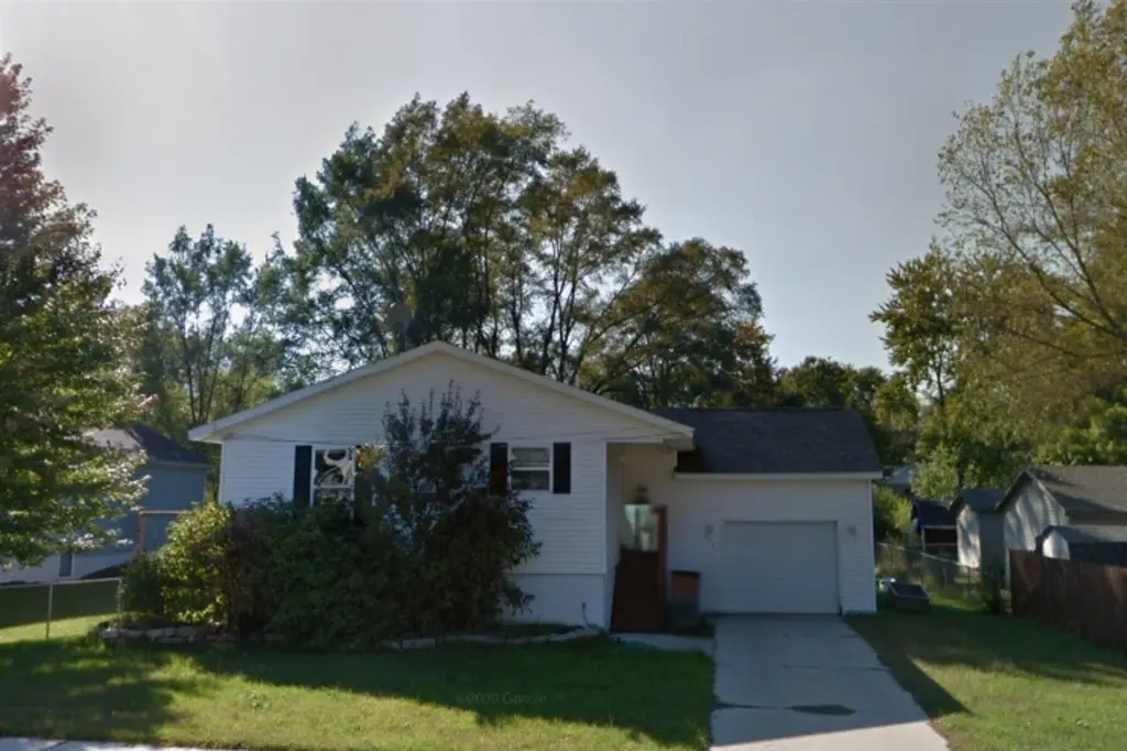 805 N Walnut St