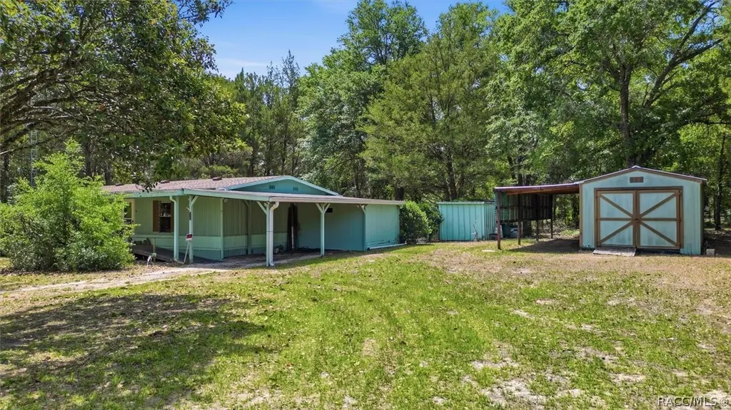 1508 E Cousins Ln