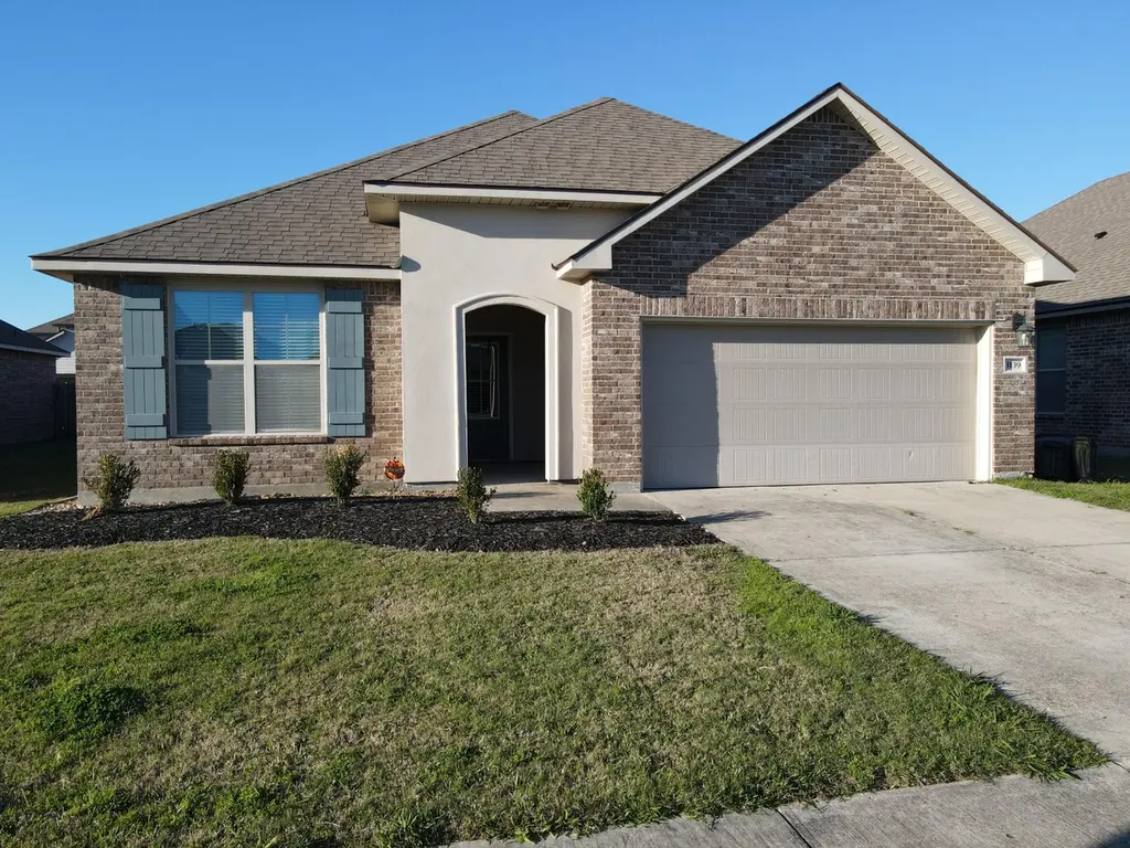 3139 Crest Ln