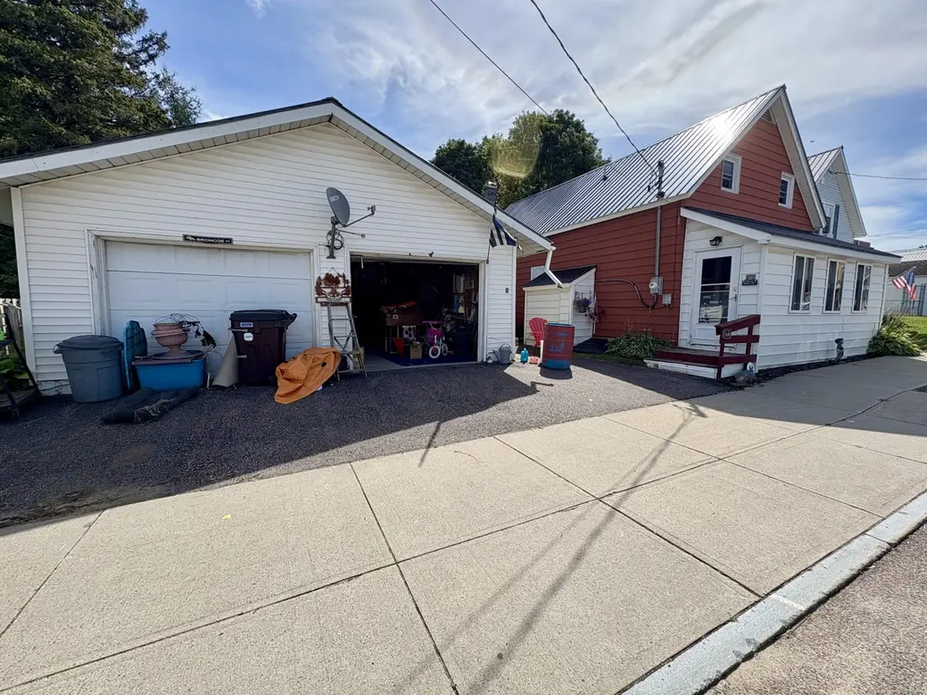 12 River Street St