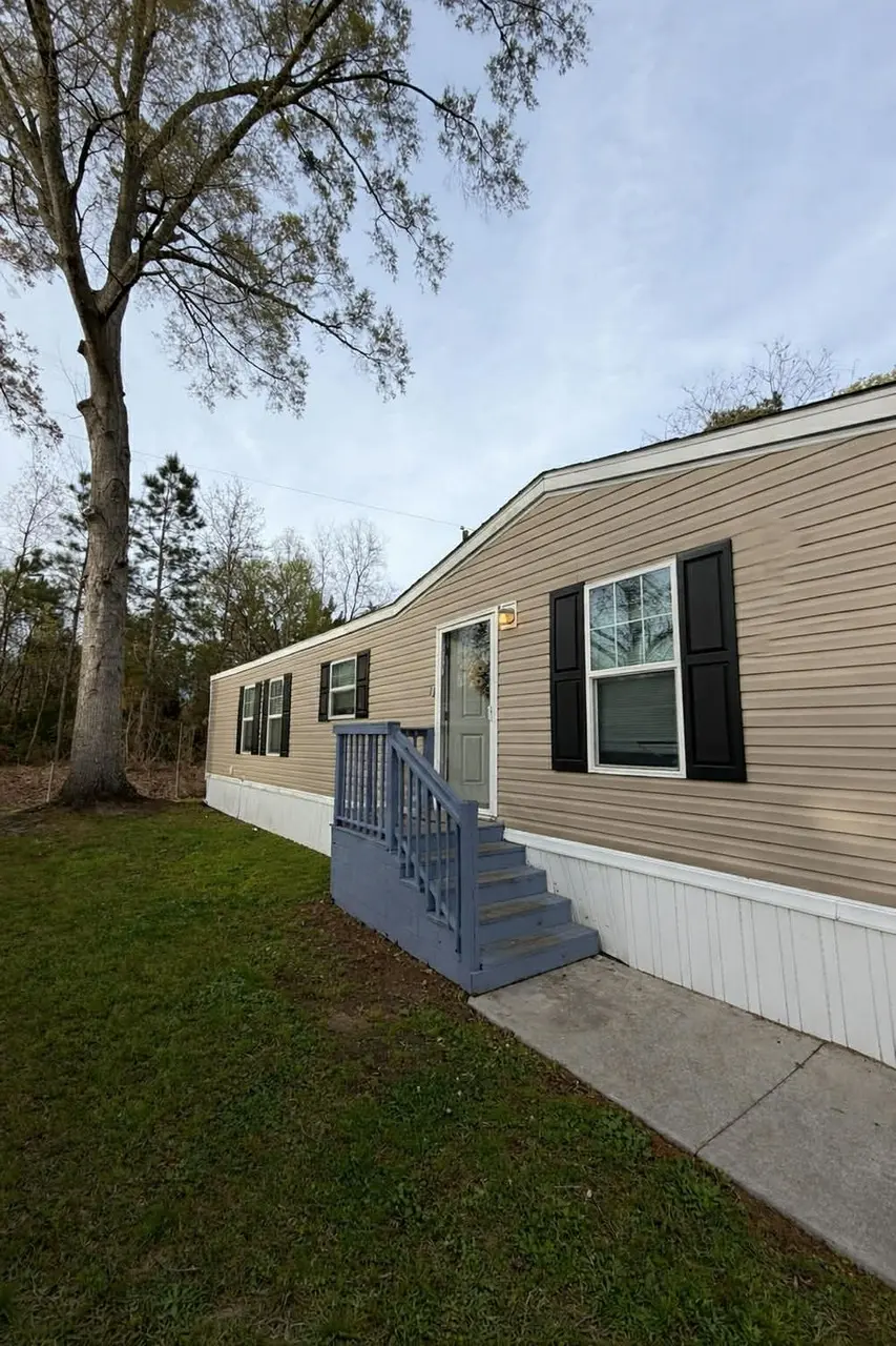 2900 N Oakridge Cir