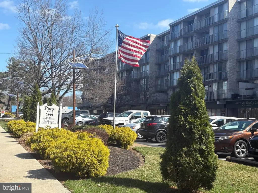 401 Cooper Landing Rd #428