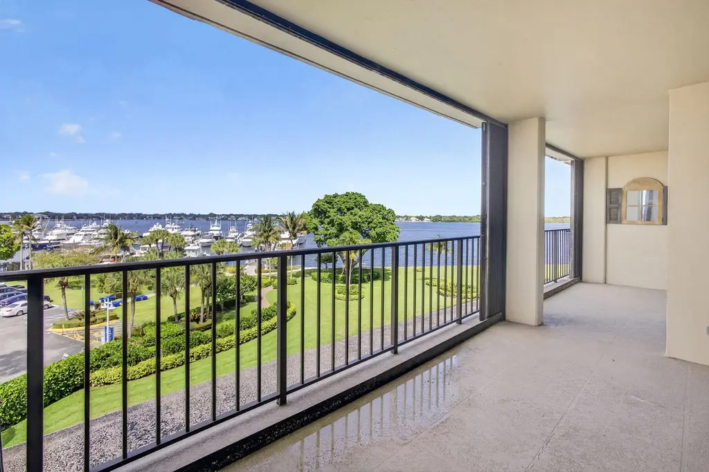 136 Lakeshore Dr #511