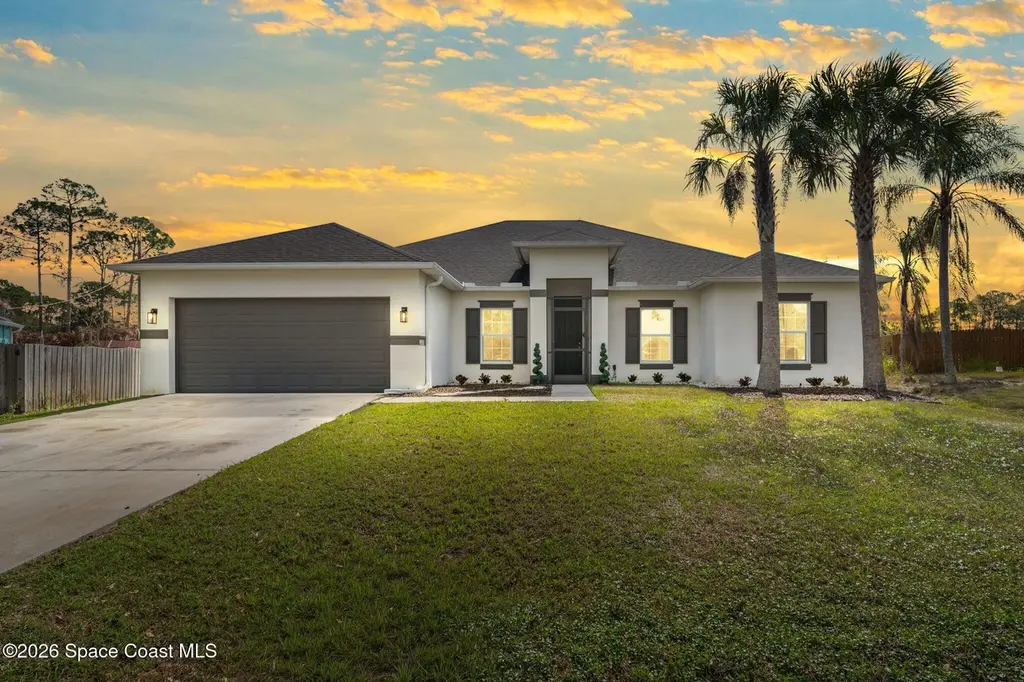 2579 Marquez Ave