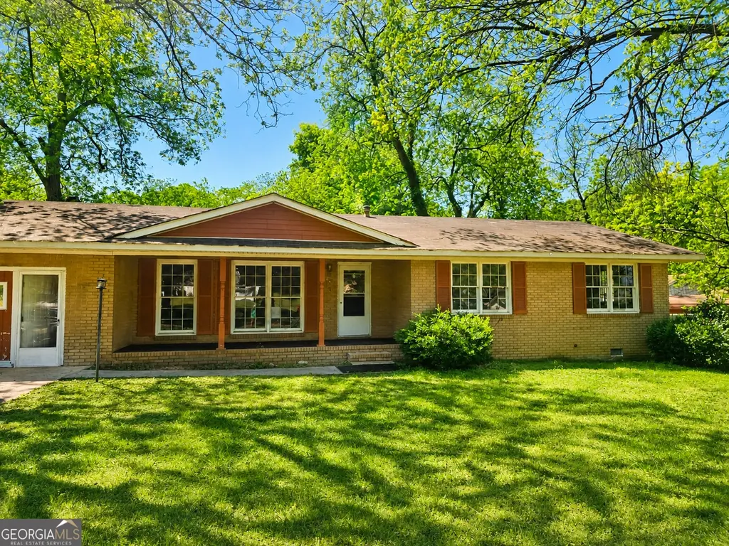 649 Daniel St