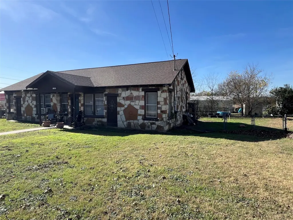 204 Brewster Ave