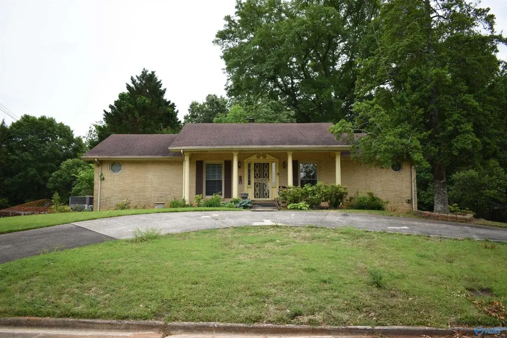 3305 Greymont Dr