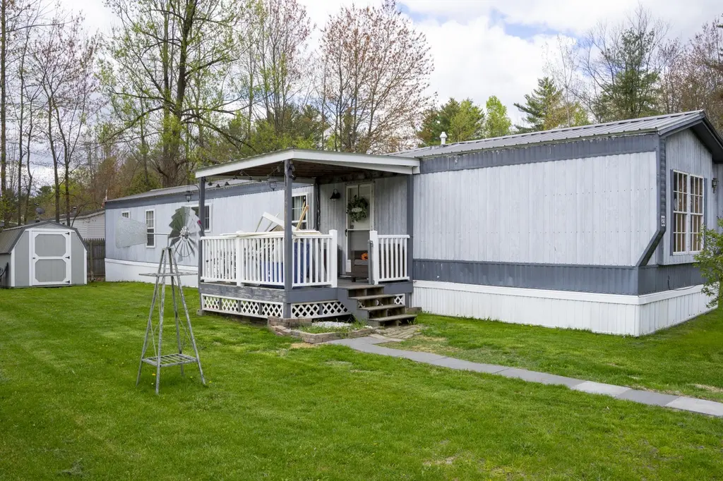 23 Woodmanor Dr