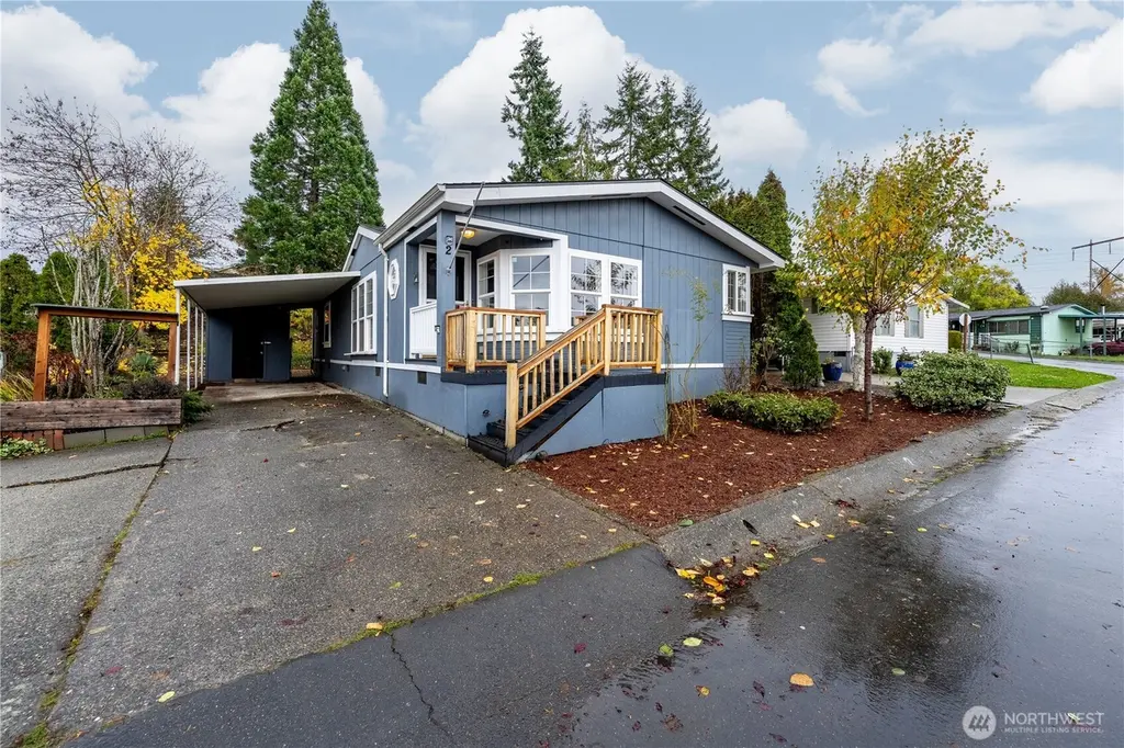 704 87th Ave NE #2