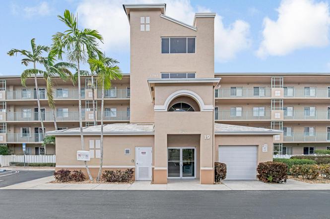 12565 Imperial Isle Dr #208