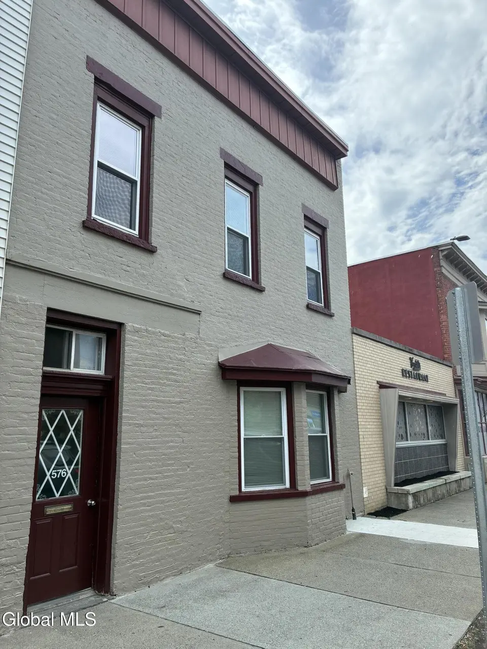 576 2nd Ave