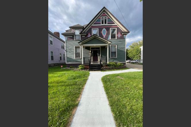 830 W Main St